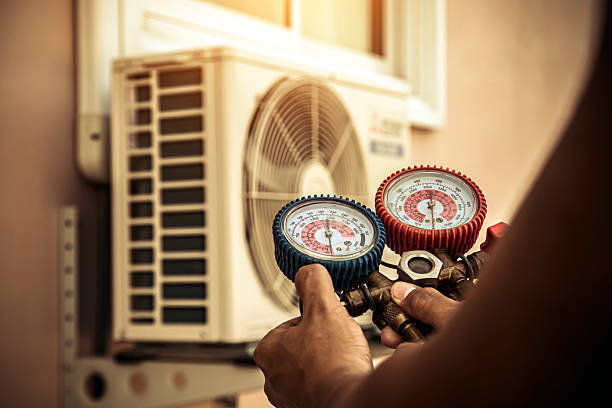 Professional Hvac technician working in Wynnewood, PA